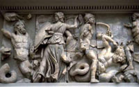 Битва богов и гигантов (Фриз алтаря Зевса в Пергаме)